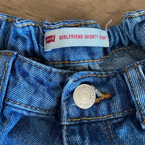 Levi's "Girlfriend Shorty Short" Girls 12 Reg - Picture 3 of 4